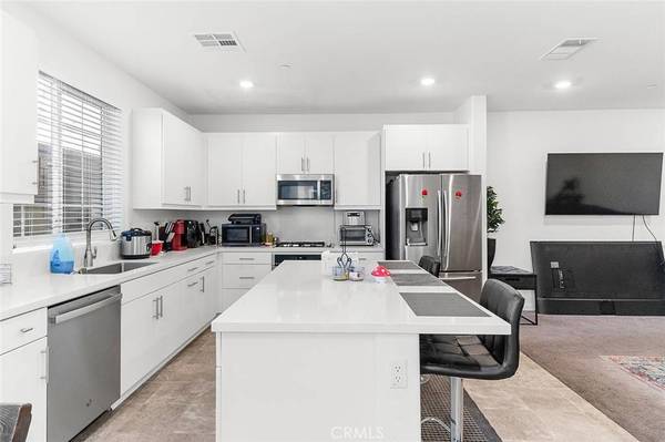 16584 Poppy Seed LN, Fontana, CA 92336