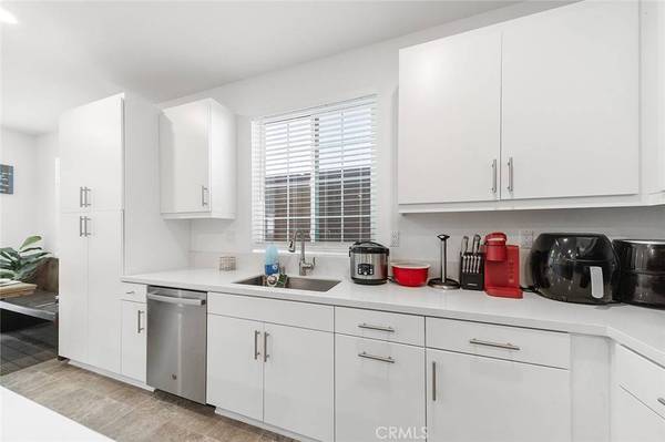 16584 Poppy Seed LN, Fontana, CA 92336