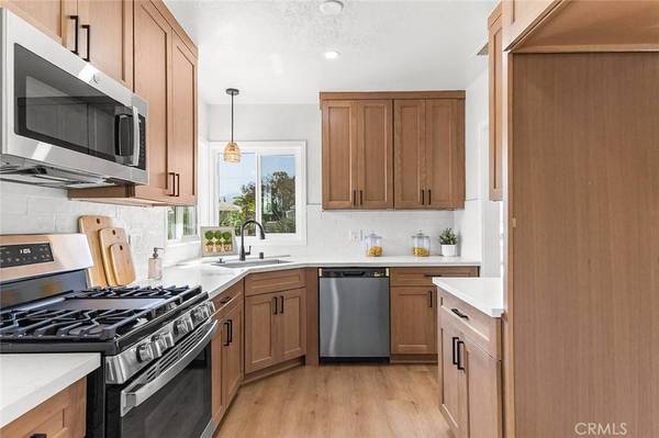 1021 W 5th ST, Corona, CA 92882