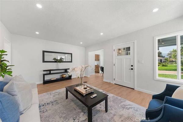 1021 W 5th ST, Corona, CA 92882