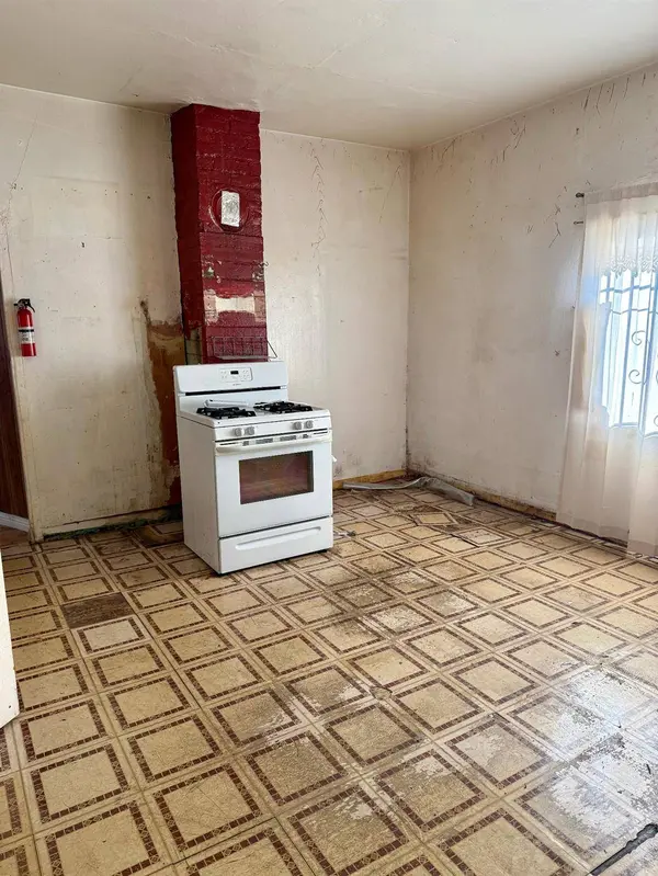 641 9th ST, Richmond, CA 94801