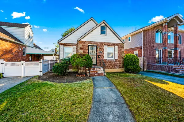 11835-227thSt-01