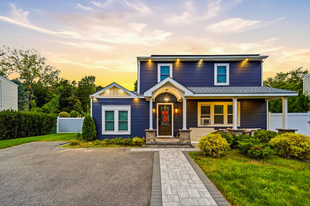 43 2nd Pl #Lower-Level, Central Islip, NY 11722-2632