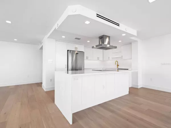 770 S PALM AVE #604, Sarasota, FL 34236