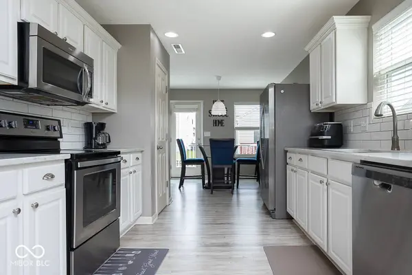 5774 White Pine RD, Whitestown, IN 46075