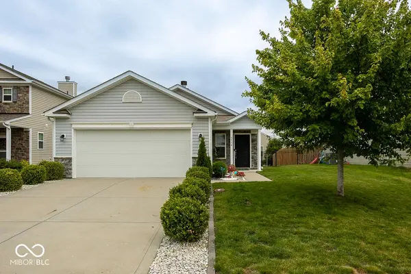 5774 White Pine RD, Whitestown, IN 46075