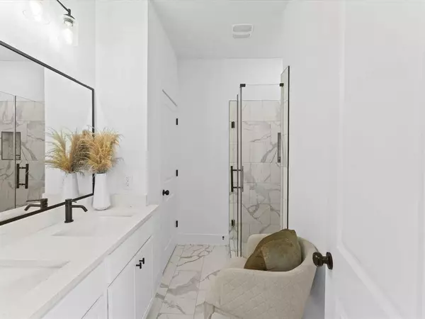 1448 Dewalt ST, Houston, TX 77088