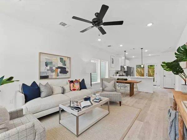 1448 Dewalt ST, Houston, TX 77088