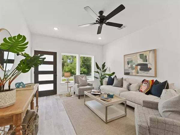 1448 Dewalt ST, Houston, TX 77088