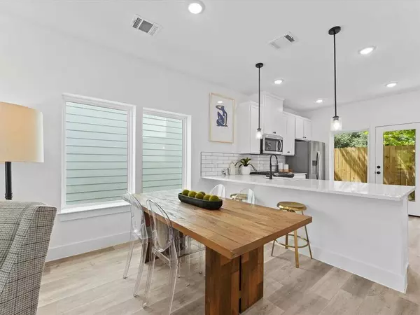 1448 Dewalt ST, Houston, TX 77088