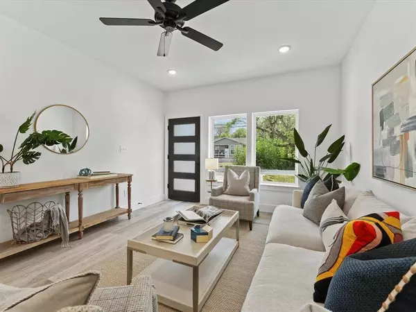 1448 Dewalt ST, Houston, TX 77088