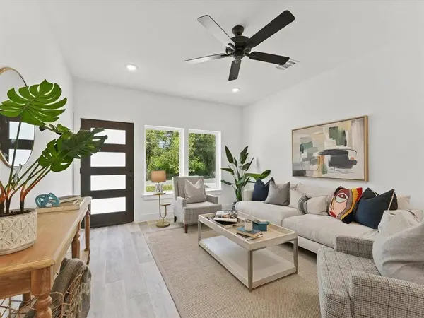 1448 Dewalt ST, Houston, TX 77088