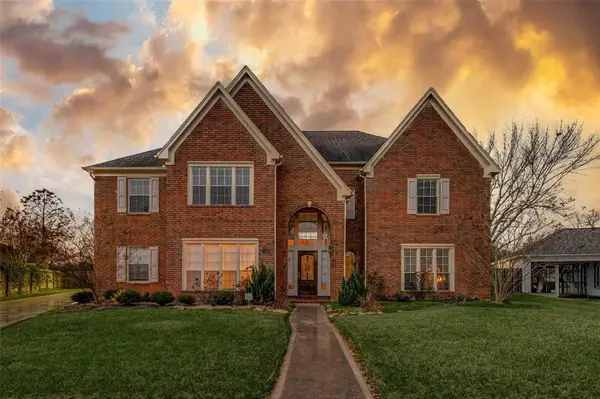 19 Wickham CT, Sugar Land, TX 77479