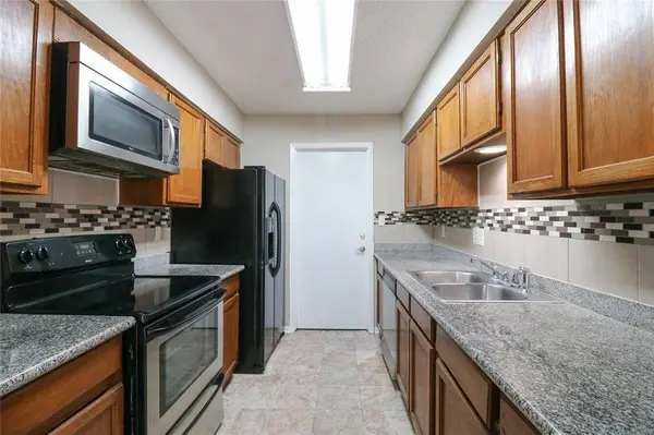 6111 Briar Glade DR, Houston, TX 77072