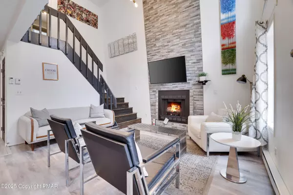 164 Iroquois TRL, Long Pond, PA 18334