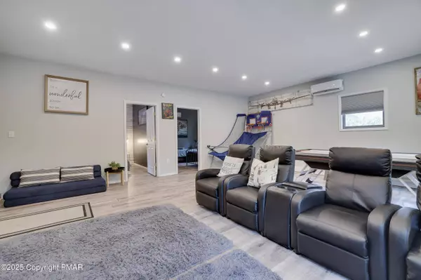 164 Iroquois TRL, Long Pond, PA 18334