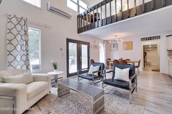 164 Iroquois TRL, Long Pond, PA 18334