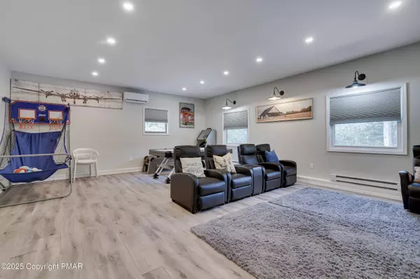 164 Iroquois TRL, Long Pond, PA 18334