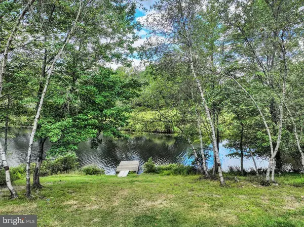 255 CEDAR DR, Long Pond, PA 18334