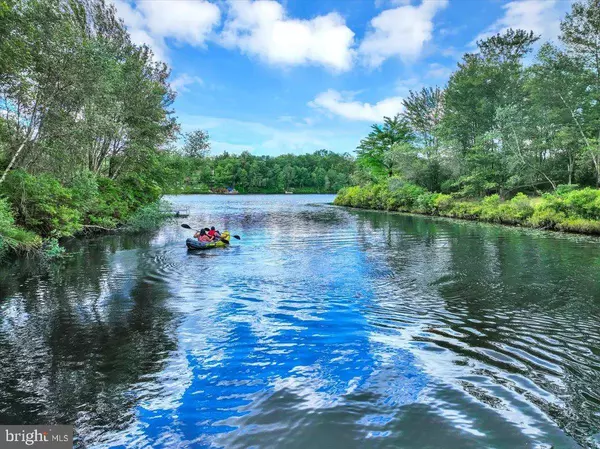 255 CEDAR DR, Long Pond, PA 18334