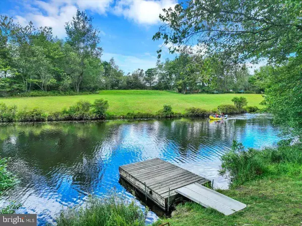 255 CEDAR DR, Long Pond, PA 18334