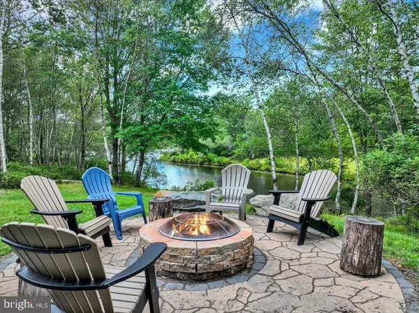 255 CEDAR DR, Long Pond, PA 18334