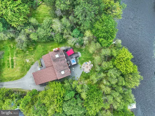 255 CEDAR DR, Long Pond, PA 18334