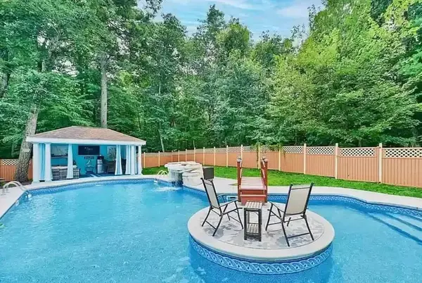 5238 Hilltop Cir, East Stroudsburg, PA 18301-9373