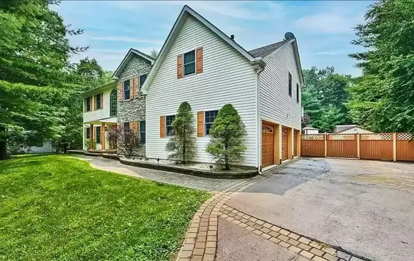 5238 Hilltop Cir, East Stroudsburg, PA 18301-9373