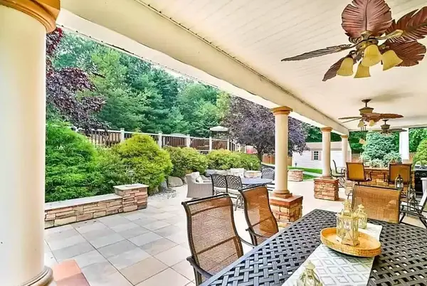 5238 Hilltop Cir, East Stroudsburg, PA 18301-9373