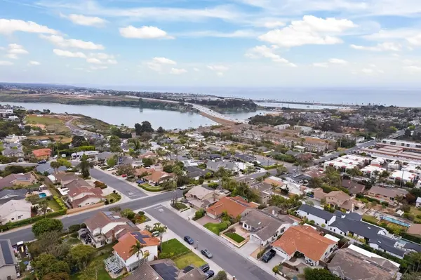 3985 Syme Dr, Carlsbad, CA 92008-3569