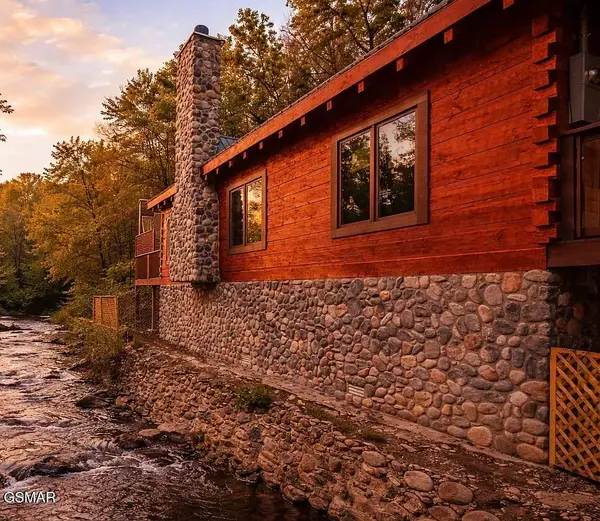 289 Roaring Fork Rd, Gatlinburg, TN 37738-4803