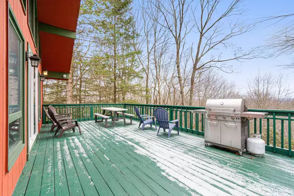 33 Skye DR Drive, Lake Harmony, PA 18624