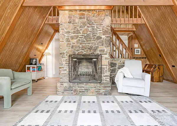 826 Shumont RD, Black Mountain, NC 28711