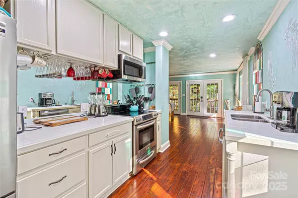 21 Christy LN, Maggie Valley, NC 28751