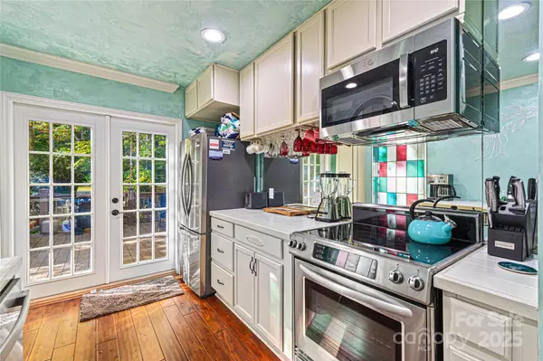 21 Christy LN, Maggie Valley, NC 28751