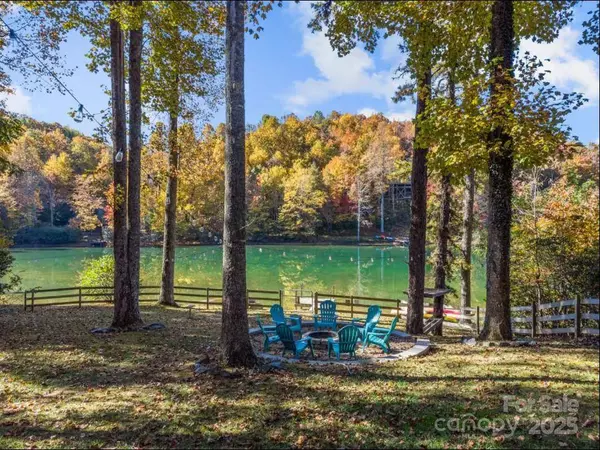 37 Poplar DR, Rosman, NC 28772