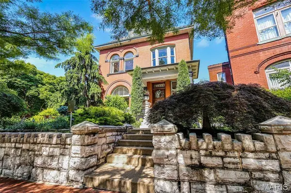 1833 S 8th, St Louis, MO 63104