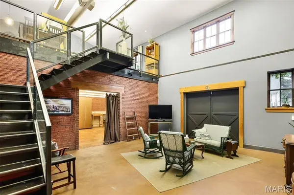 1833 S 8th, St Louis, MO 63104