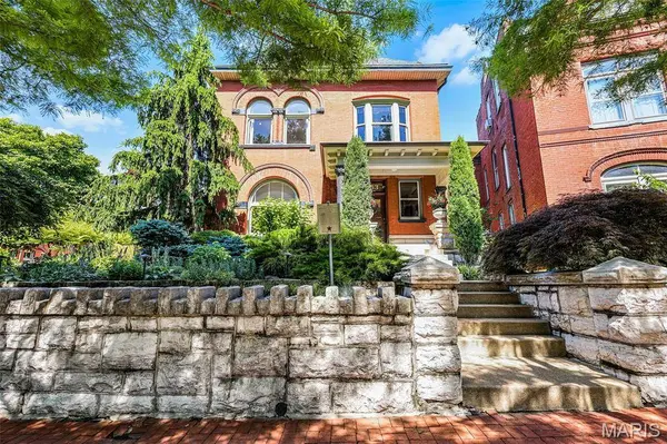 1833 S 8th, St Louis, MO 63104