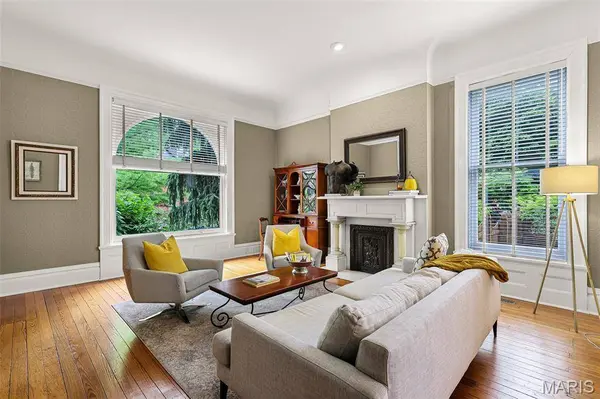 1833 S 8th, St Louis, MO 63104