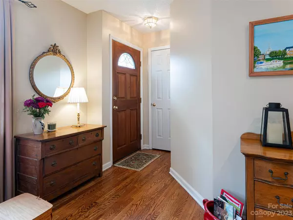 104 Fleming CT, Asheville, NC 28803