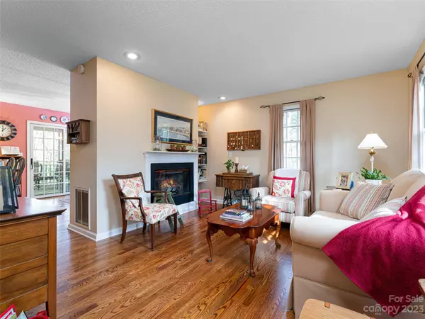 104 Fleming CT, Asheville, NC 28803