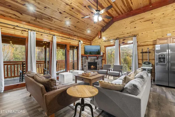 1628 Barn Door LN, Sevierville, TN 37862