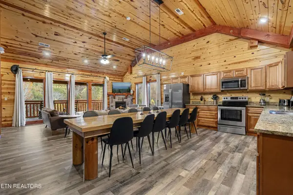 1628 Barn Door LN, Sevierville, TN 37862