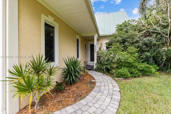 9066 SE Athena St, Hobe Sound, FL 33455