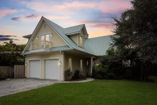 9066 SE Athena St, Hobe Sound, FL 33455