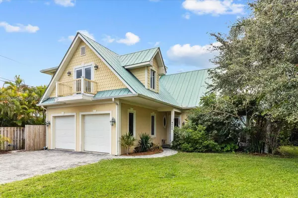 9066 SE Athena St, Hobe Sound, FL 33455