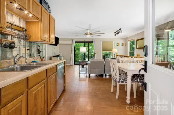 37 Poplar DR, Rosman, NC 28772