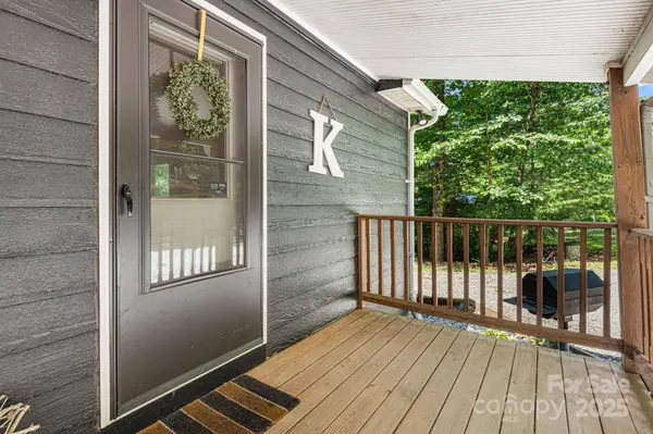 37 Poplar DR, Rosman, NC 28772